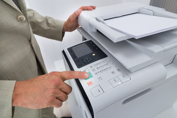 Une photocopieuse dans un bureau à paris